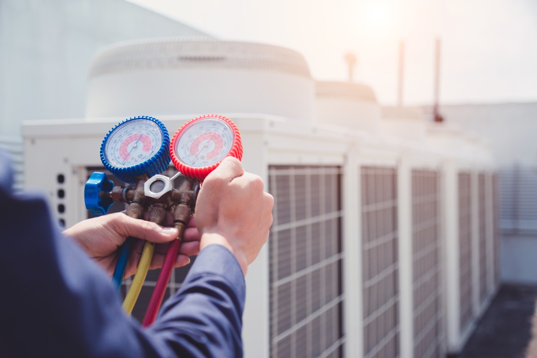 seattle heating cooling services by product lennox Seattle - Seattle Heating & Cooling An HVAC technician checks refrigerant pressure using a manifold gauge set while servicing a rooftop air conditioning system.